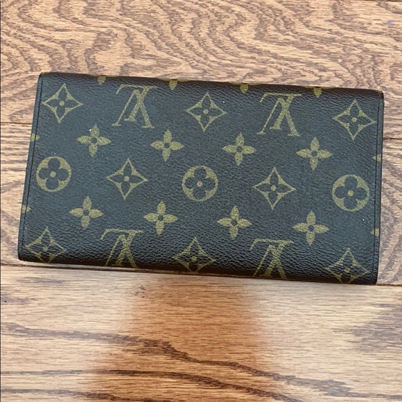 Louis Vuitton Wallet - Picture 2 of 6